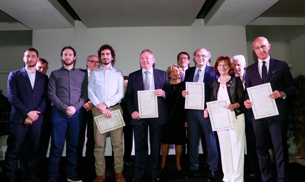 Un premio a genio e solidarietà 