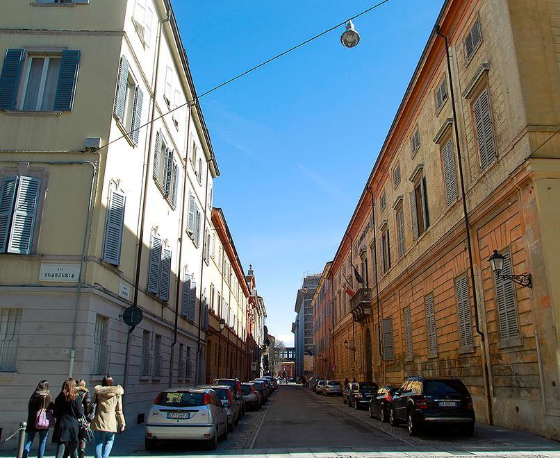 Corso Cavour, la strada è un posacenere