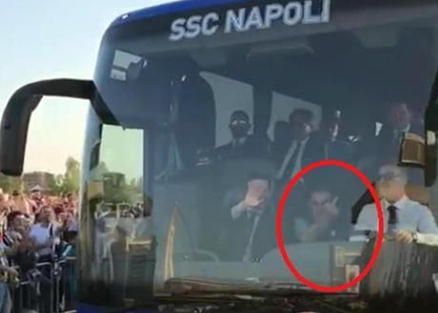 Baffo rosso contro la violenza