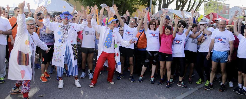 Cammina col cuore pieno di adesioni 
