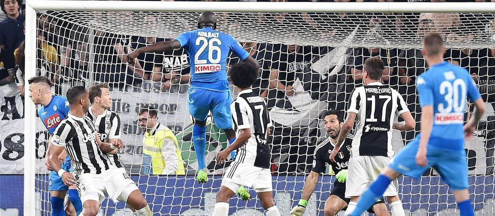 Cuore e “testa” Napoli, Juventus a terra 