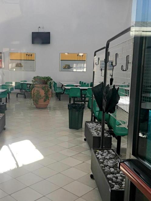 Mensa chiusa, ai dipendenti 2 panini 