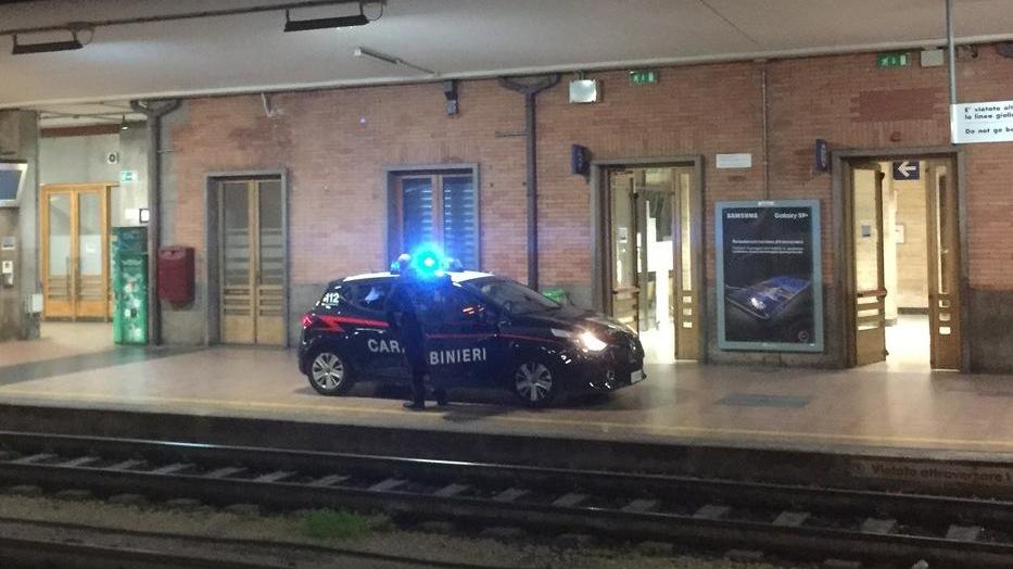 Dormiva su un treno fermo Scoperto dal capostazione