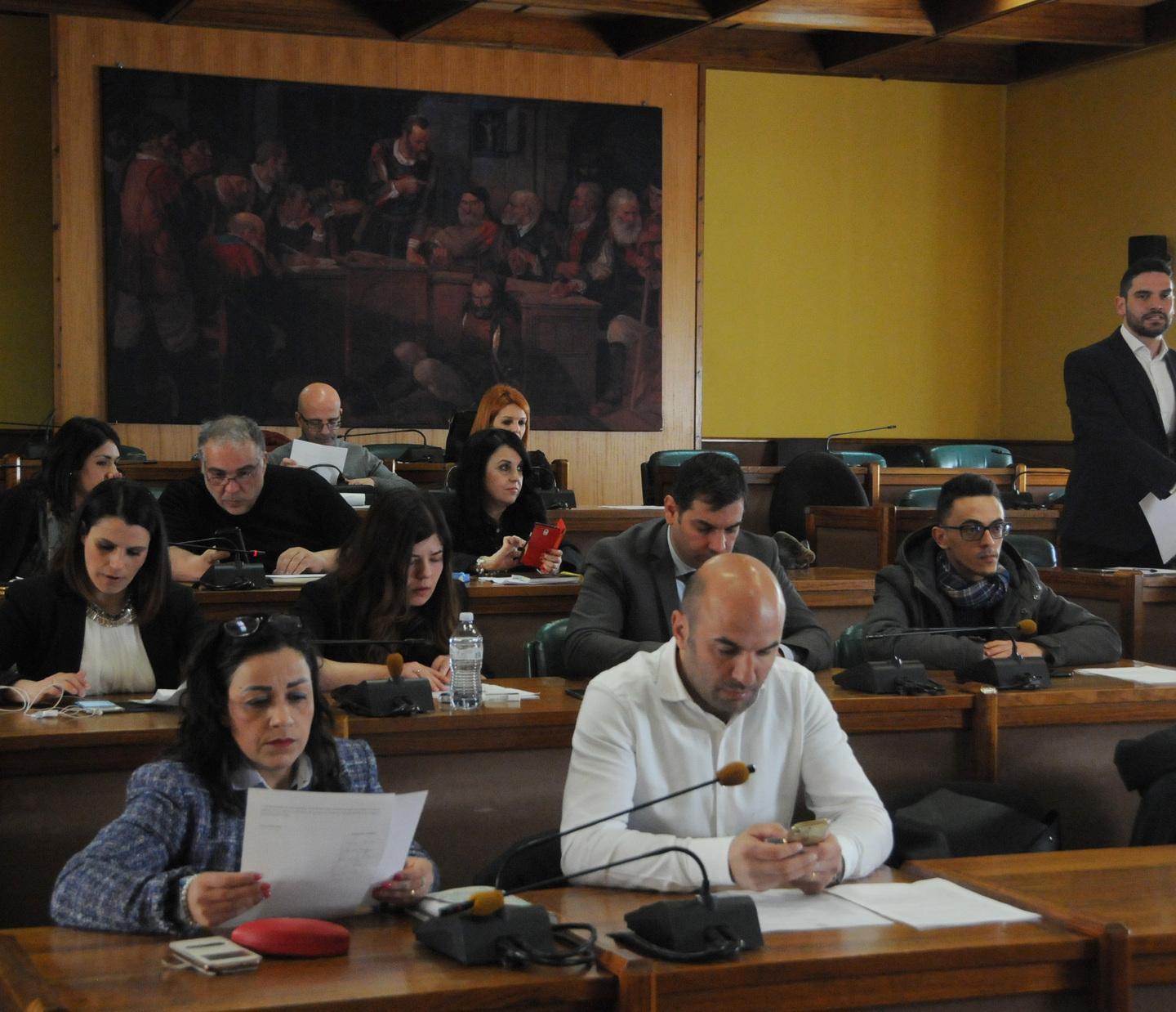 Manca il numero legale la maggioranza è in bilico 