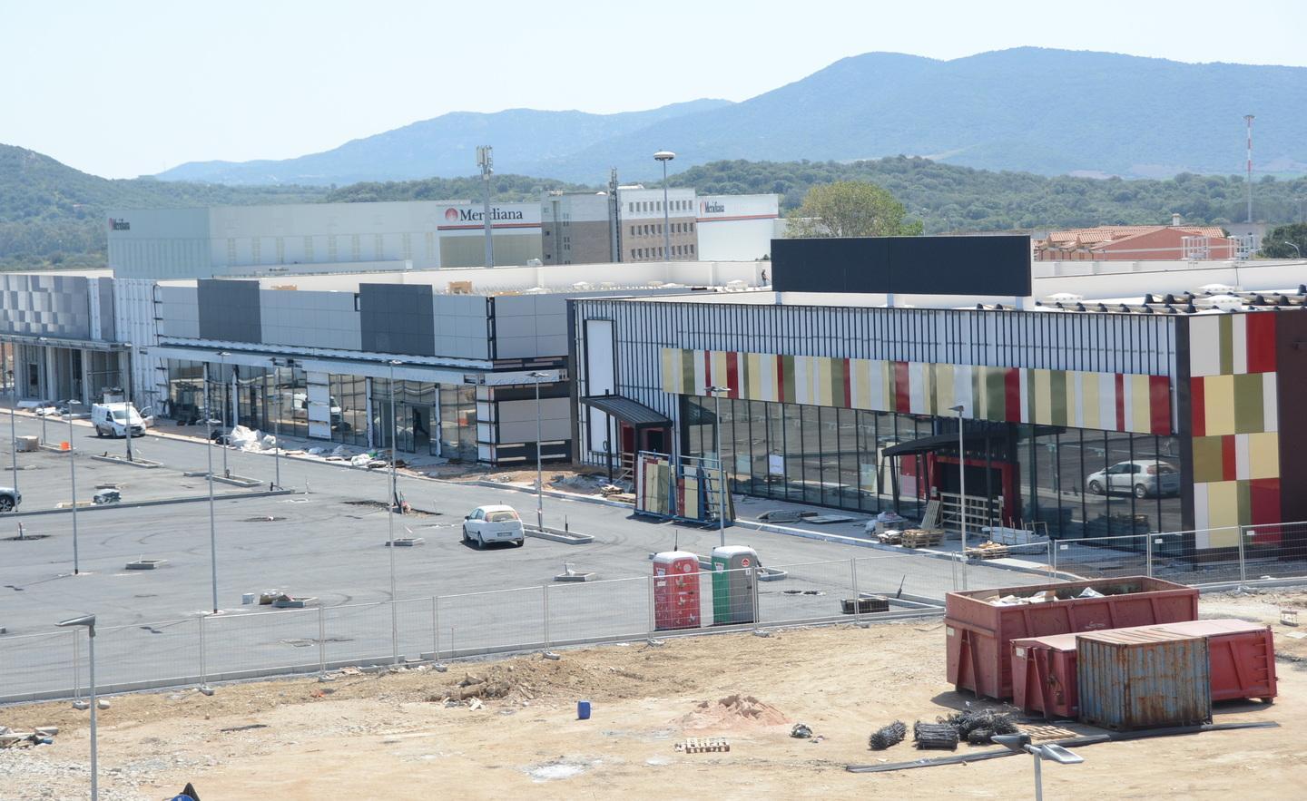 Olbia Il nuovo polo commerciale apre a giugno con 6 negozi La