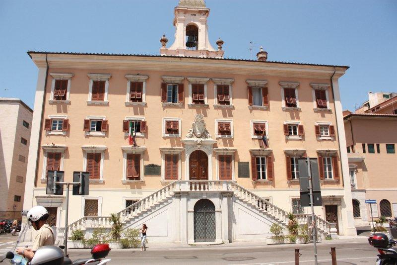 Reddito di cittadinanza: 200 euro al mese, ecco il nuovo bando 