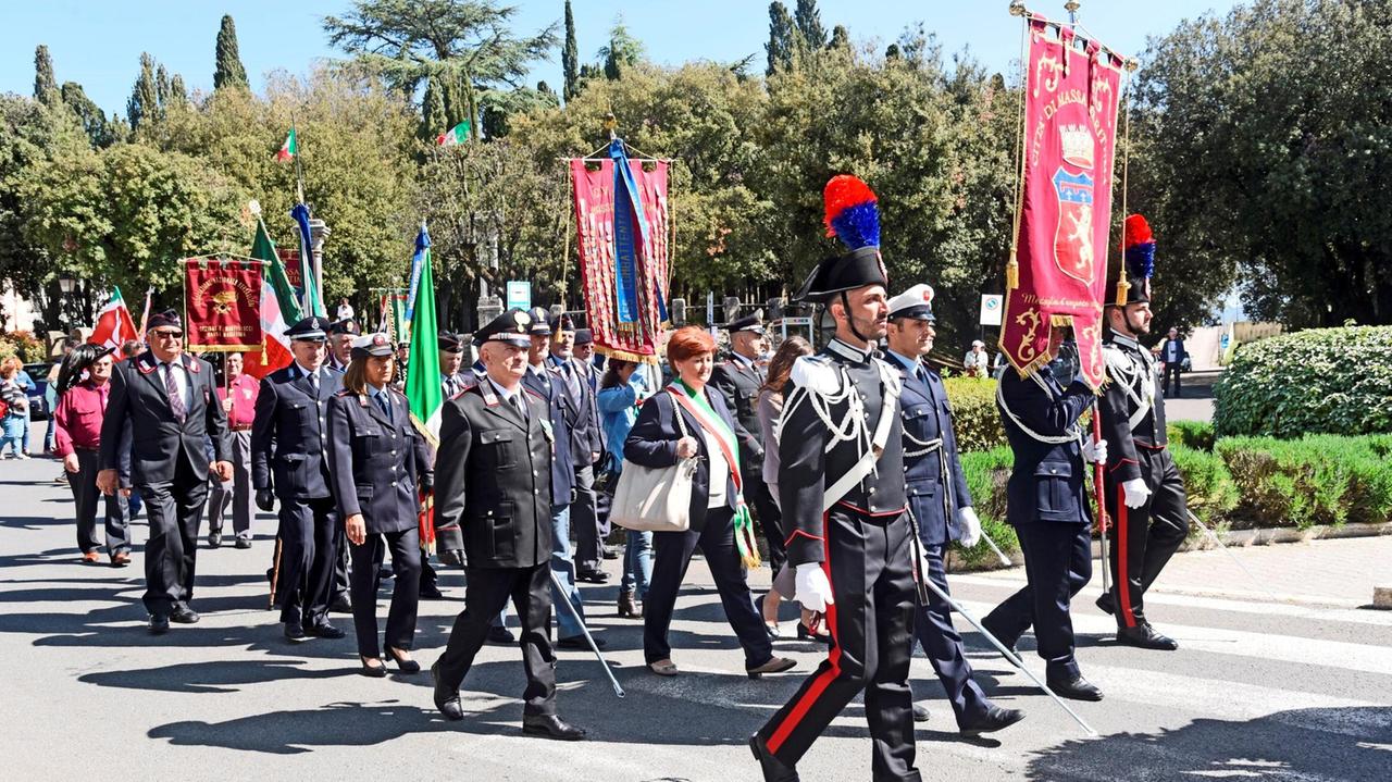 Un momento della cerimonia istituzionale al Parco della Rimembranza (Bf)