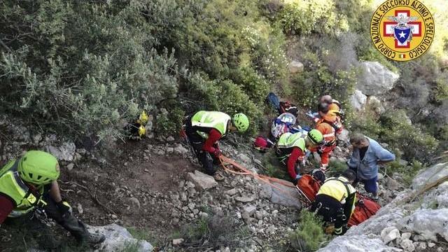 Baunei, escursionista scivola nella scarpata e resta ferita: in azione il soccorso alpino