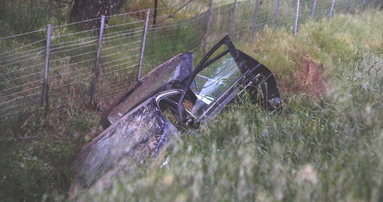 L'auto finita fuori strada (Marzi Pentafoto)