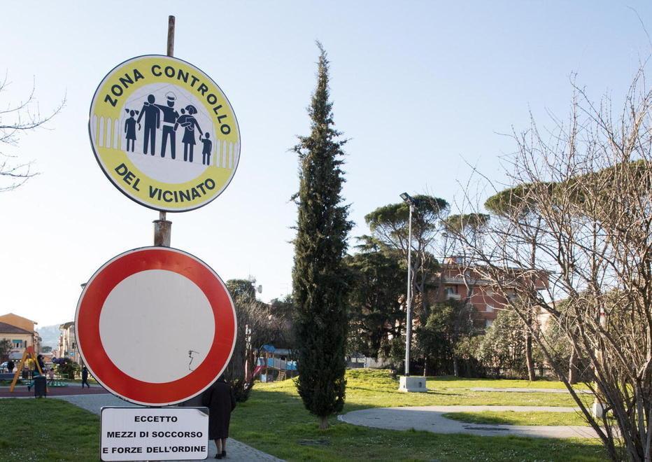 Uno dei cartelli che indicano le zone sottoposte a controllo di vicinato