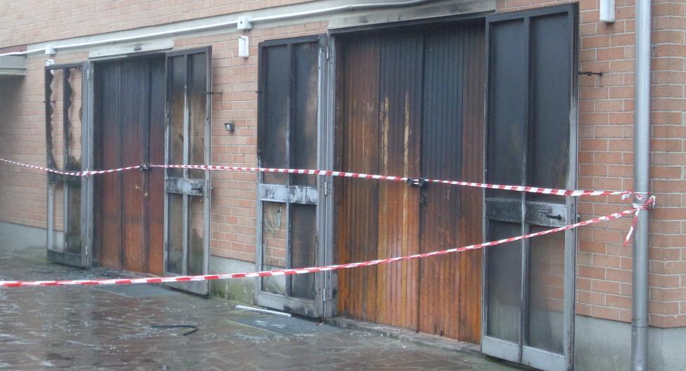 Reggiolo, i familiari dell'anziano morto nel rogo: «A 20 giorni dalla morte non possiamo dirgli addio» 
