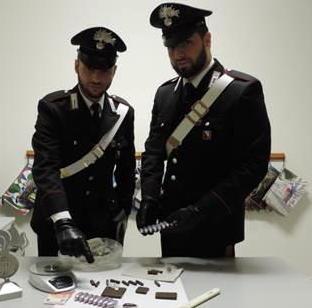 Arrestato per spaccio di droga e rimesso in libertà