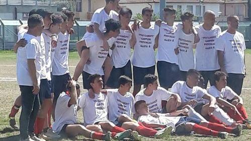 Festa grande per Cecina campione I 2002 arrivano nel girone regionale