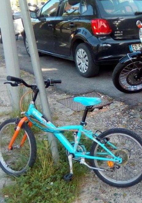 Carrara, bimba con la bici sul bus costretta a scendere 