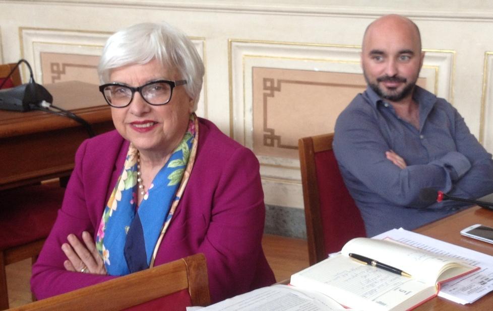 Il M5s: così regolarizziamo la sosta abusiva 