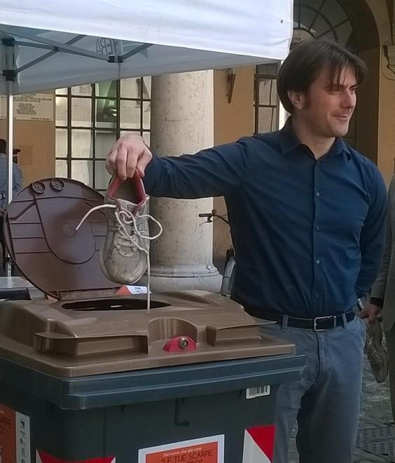 Si riciclano le scarpe, diventano tappetini