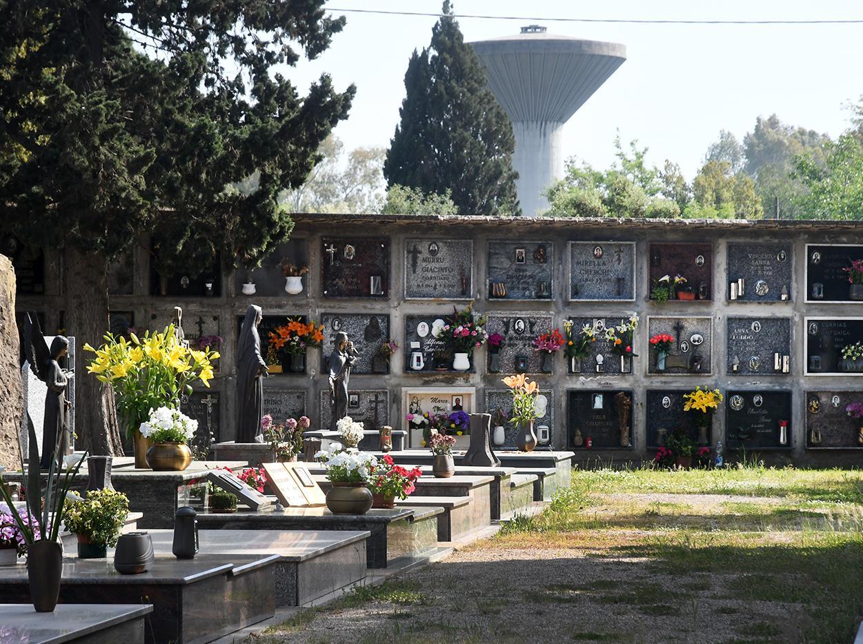Al cimitero di Donigala non c’è più posto 