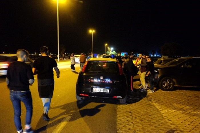 Scoppia una rissa al Poetto, accoltellato un 42enne
