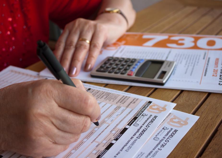 Lo Stato continua a pagarla ma lei rifiuta lo stipendio 