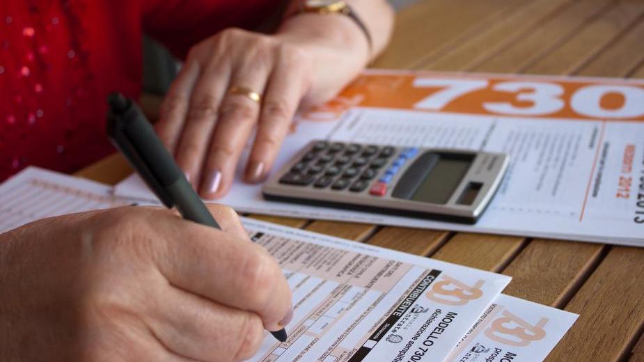 Lo Stato continua a pagarla ma lei rifiuta lo stipendio
