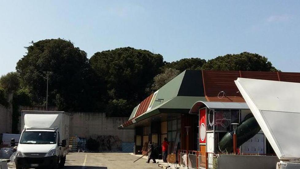 Lavori di restyling al «McDonald’s» Inaugurazione prevista il 30 aprile