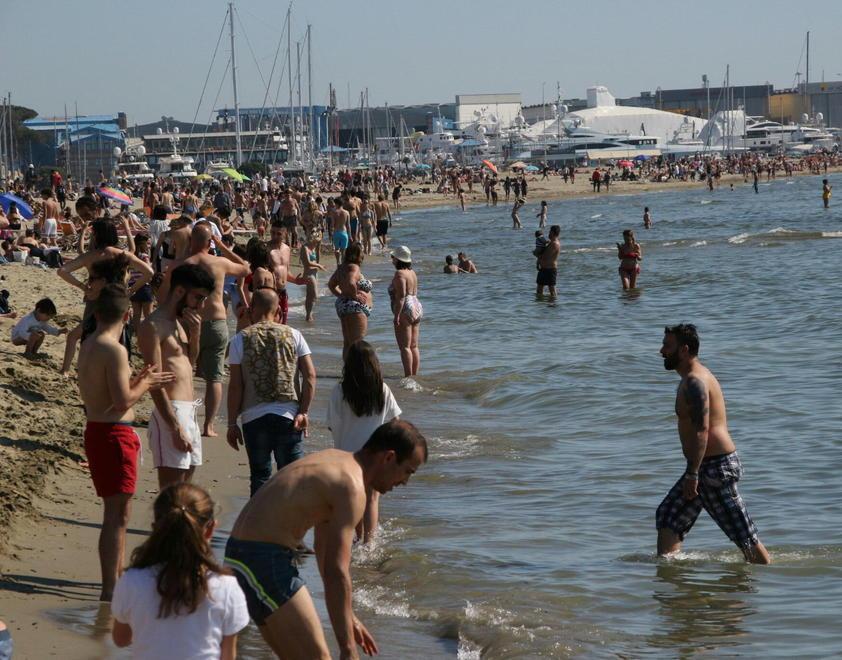 Tutti al mare: revocato il divieto di balneazione