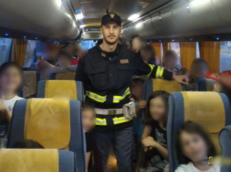 Pullman in panne sulla A12 Paura per trentasei studenti