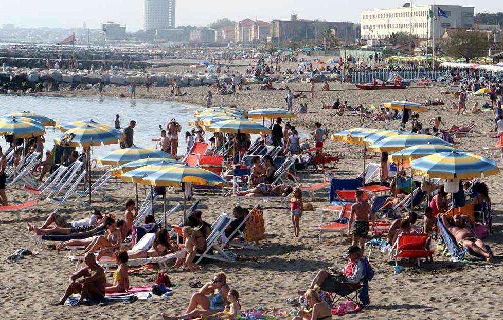 Stranieri e ressa, è cominciata l’estate 