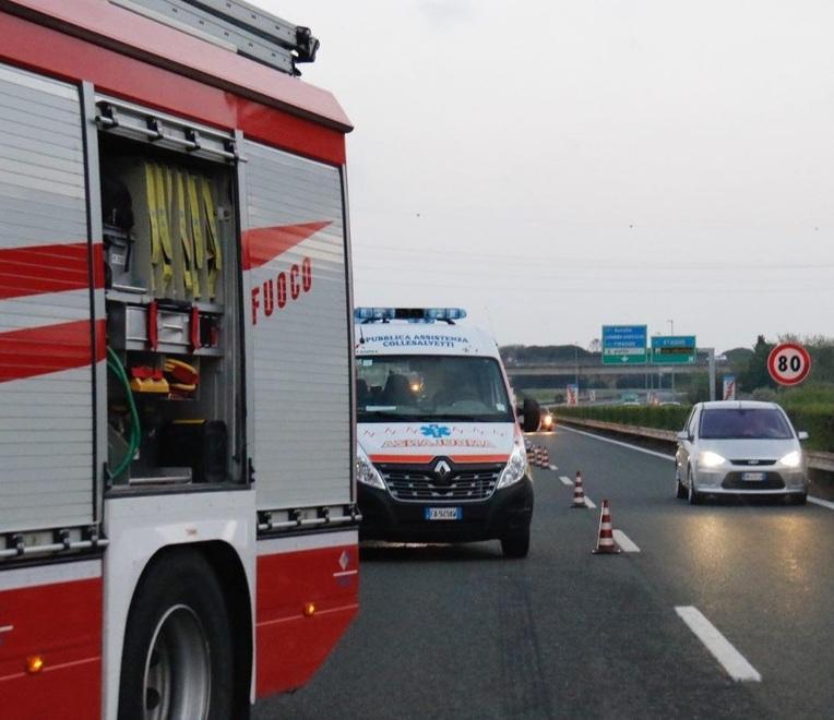 Muore nell’auto fuori strada 