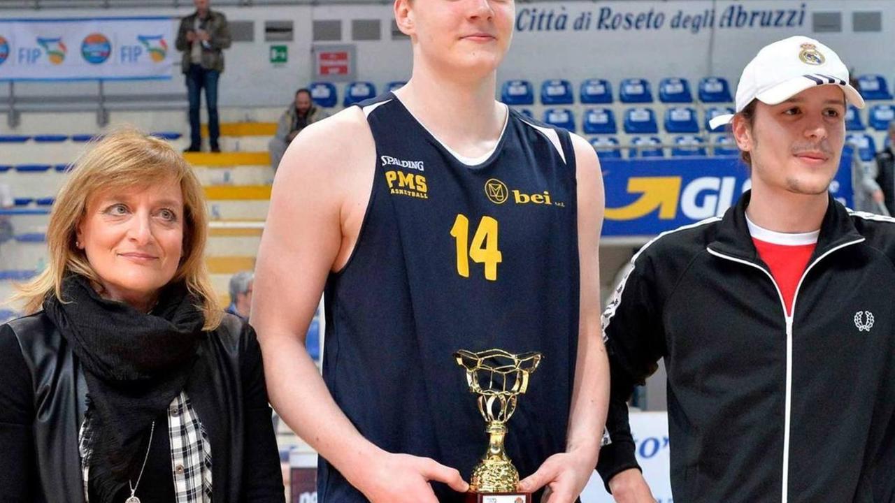 Basket, il premio per ricordare Luca Porru