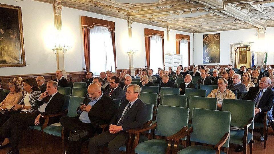 Caricento, è scontro sulla cessione