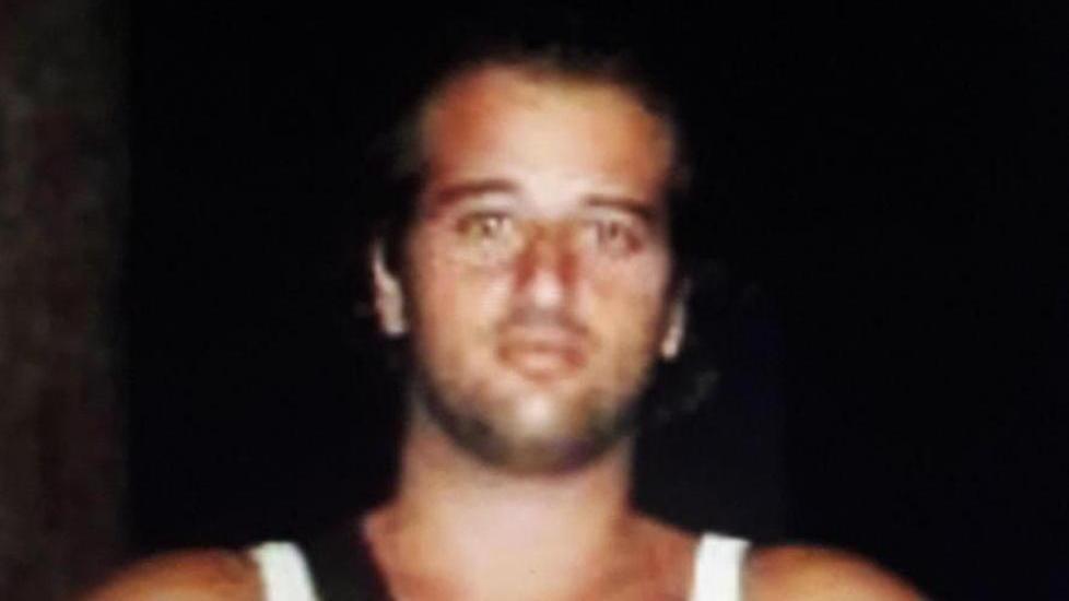 Muore a 32 anni mentre gioca a calcetto con gli amici