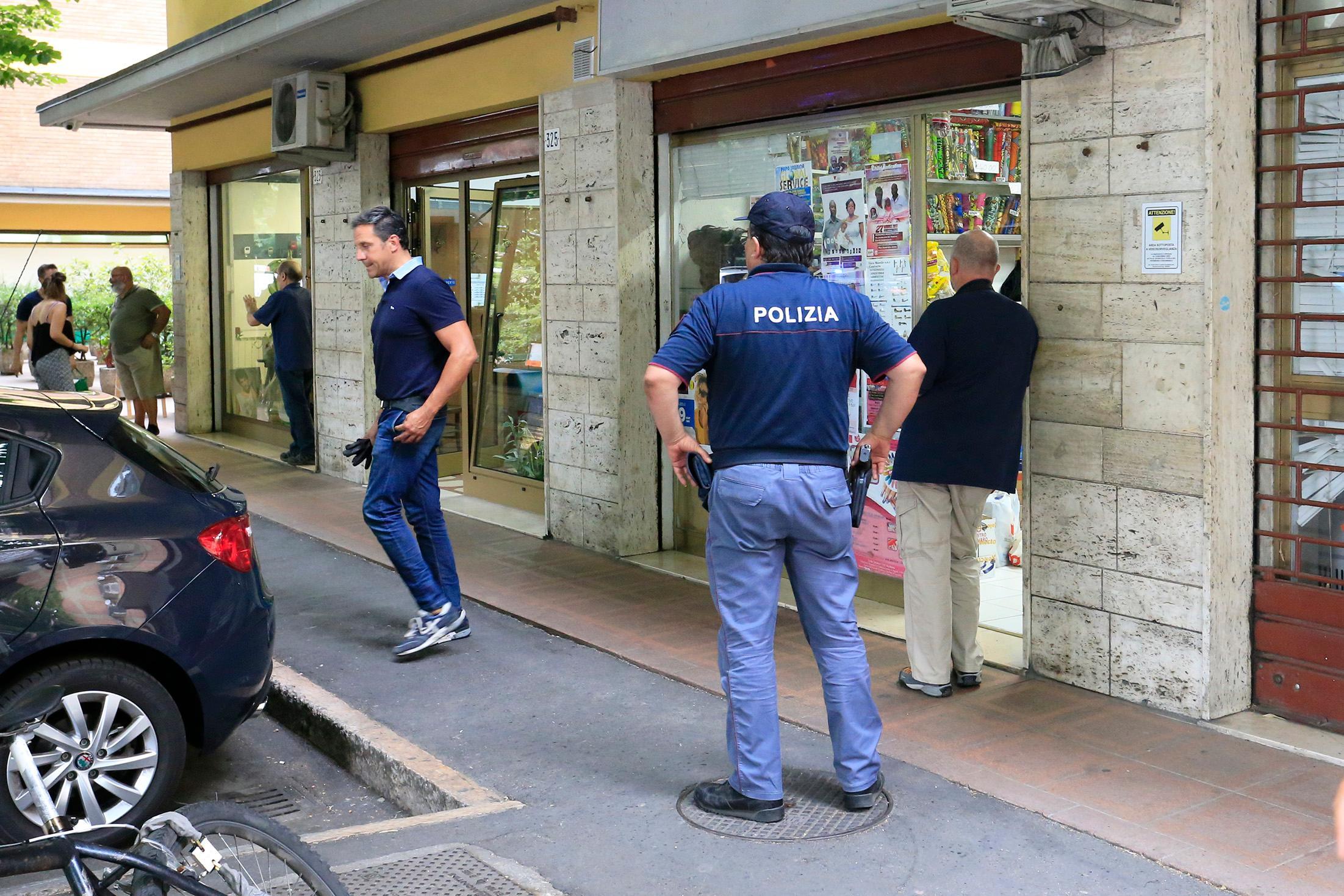 Modena, dieci giorni di chiusura per un negozio di viale Gramsci 
