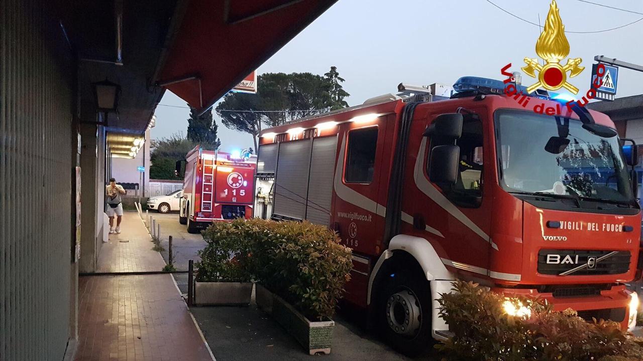 L'intervento dei vigili del fuoco in via Empolese a Pieve a Nievole