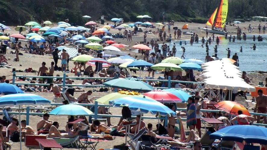 Baratti, un prato di rifiuti