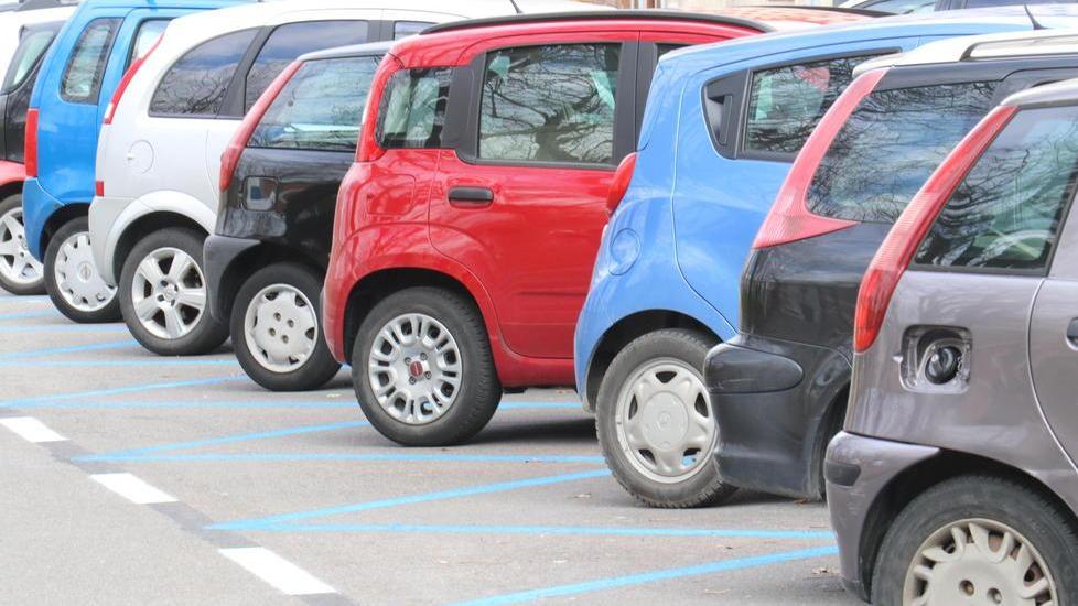 Stalli blu: le aziende uguali ai residenti