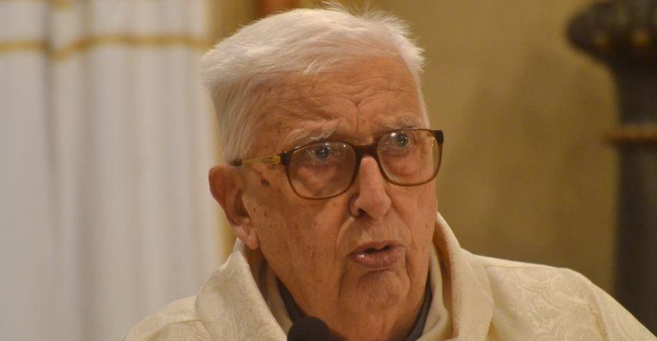 L’omaggio di tre vescovi e tanta gente per don Manni