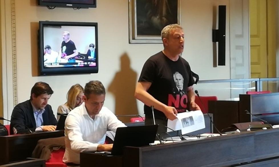 Da Galli uno “spogliarello” per Putin