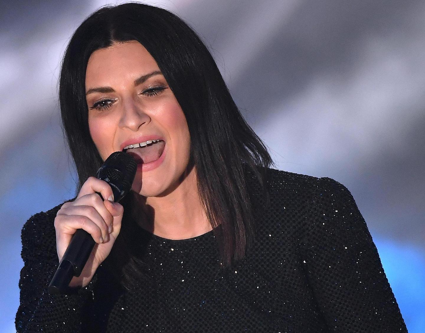 Laura Pausini “gela” i fan: «Un concerto sardo? Ancora non si può» 