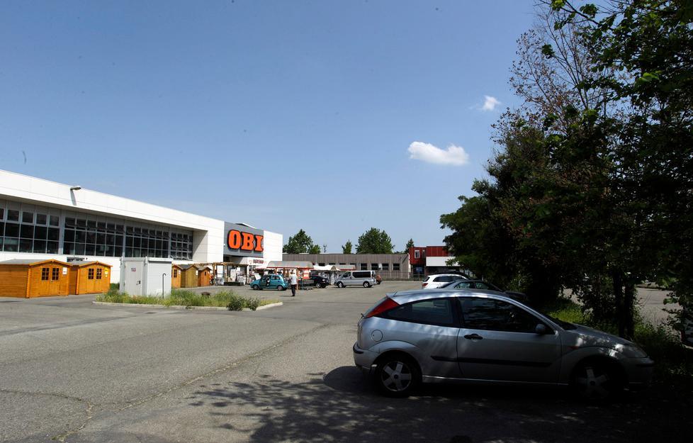 Blitz contro venditori abusivi, due fermati 