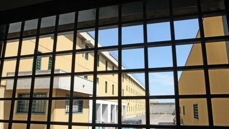 Ricercato per rissa ne scatena un’altra