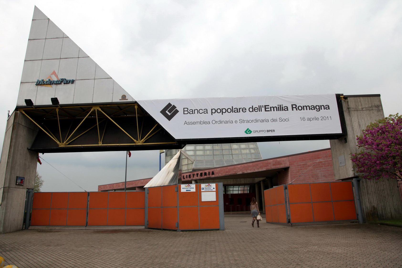 Fiera di Modena: tra gli stand trovati dieci operai in nero 