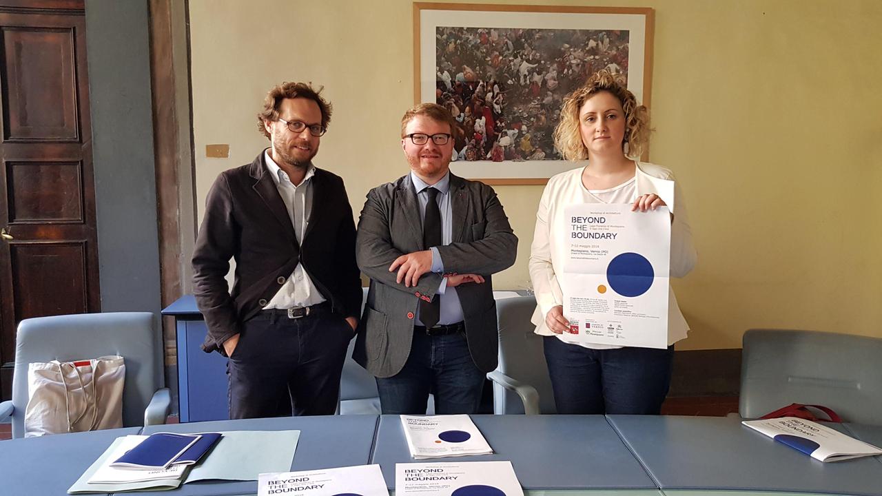 II sindaco di Vernio Giovanni Morganti (al centro) insieme all’assessore alla Cultura Maria Lucarini e l'architetto Marcello Marchesini