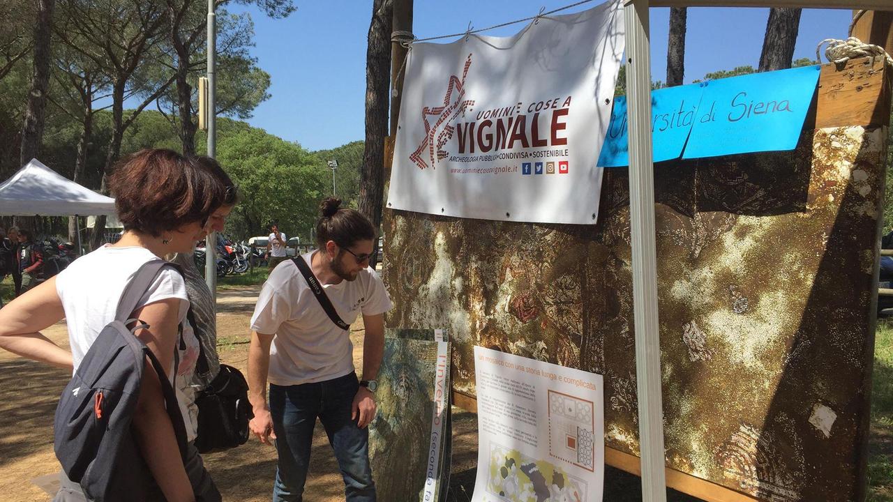 Tra gli stand della sagra del carciofo (edizione 49) fino al primo maggio anche quello di "Uomini e cose a Vignale"