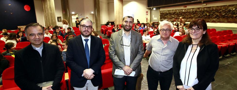 Imam, rabbino e vescovo: lezione di pace al liceo di Modena 