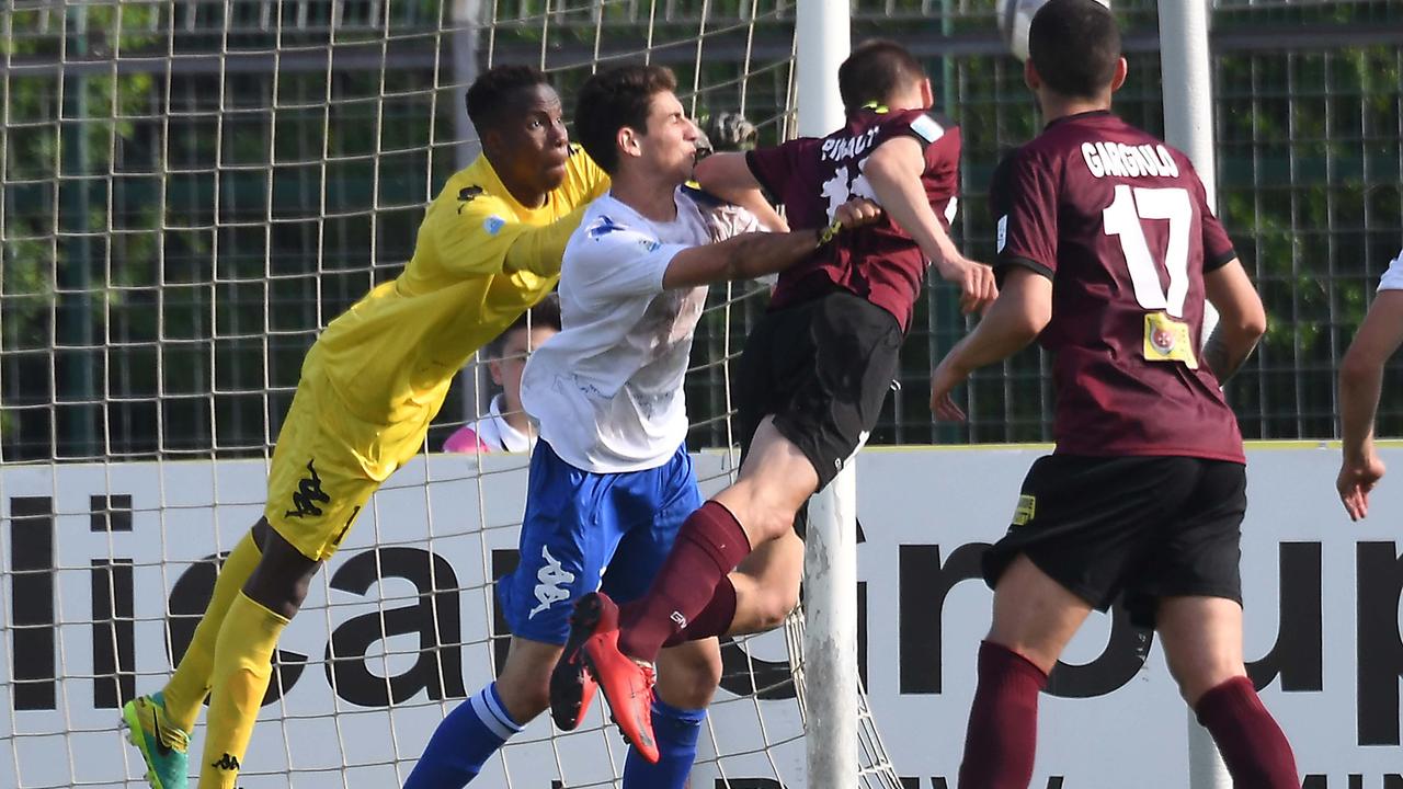 Un'azione del match Prato-Pontedera (foto Silvi)
