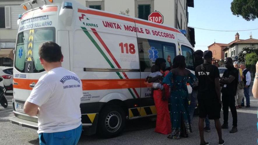Bimba sfugge alla madre e viene investita
