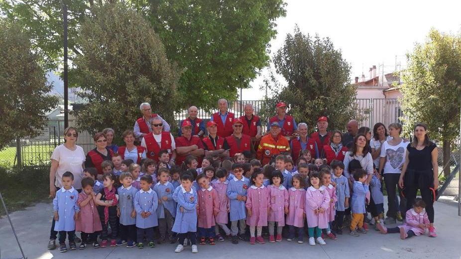 I pompieri fanno lezione ai bambini