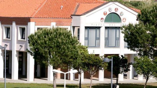 È stato in carica a Rosignano fino al 2010 poi la rimozione e il trasferimento a Lucca