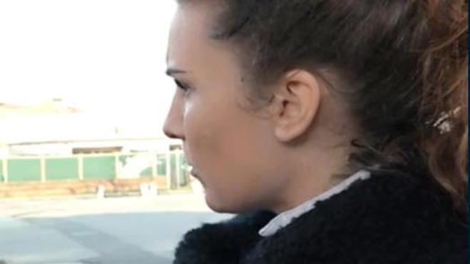 Lo scandalo scoppia in tv a Le Iene La ragazza ci mette la faccia